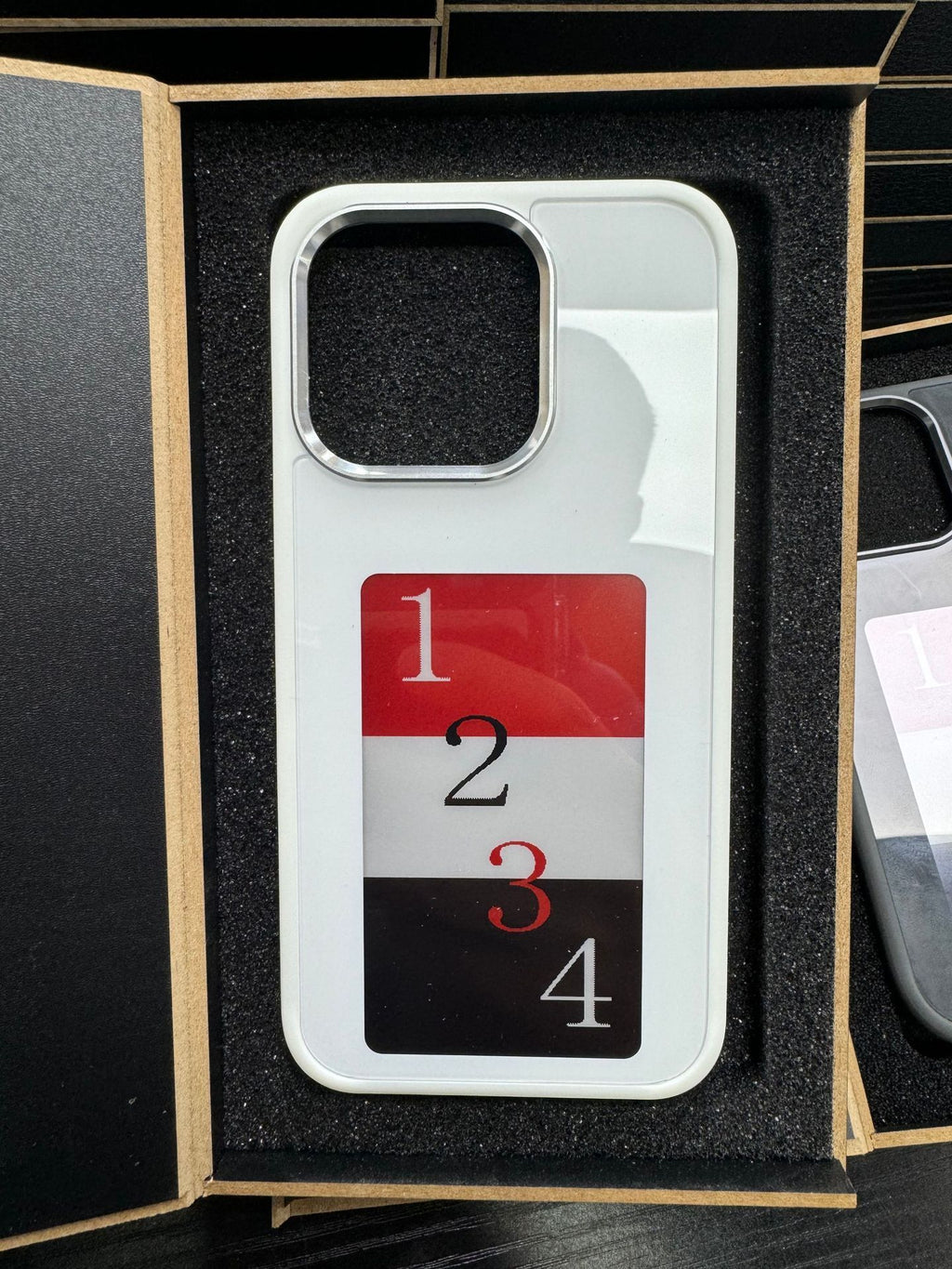 InkView – E-Ink Screen Phone Case